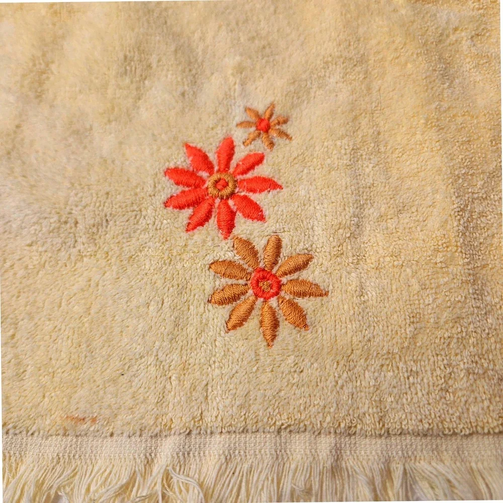 Vintage Cannon Yellow Cotton Hand Towel Embroidered Floral Daisy Fringe 70s USA